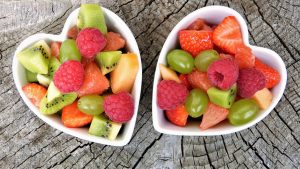 2 bowls of fruits 
